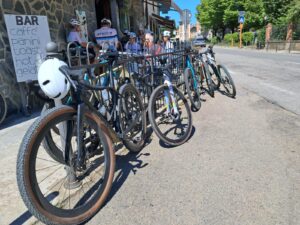 Invasione di bici: c’è la corsa (ma occhio ai divieti)