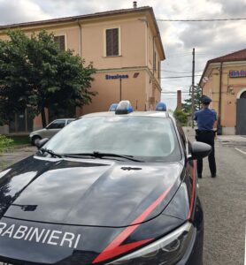 Senza biglietto aggredisce capotreno: treno fermo un’ora a Serravalle