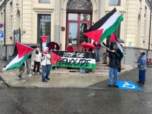 Studenti in sciopero: «Di Gaza si deve parlare nelle scuole»