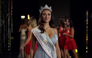 Miss Italia, bellissima con l’apparecchio