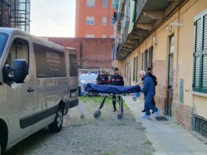Alessandria: morte sospetta in via De Amicis, l’autopsia chiarirà la natura del decesso