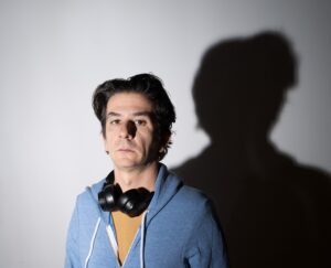 Baby Reindeer con Francesco Mandelli debutta a Valenza