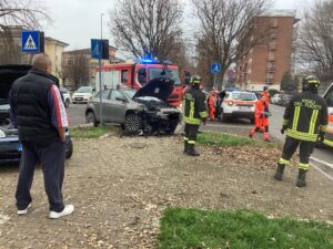Via San Giovanni Bosco, ancora uno schianto tra due auto