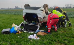 Litta Parodi: sbanda in curva e si cappotta. Ferito 48enne