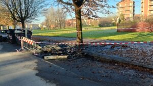 Quartiere Cristo: notte di fuoco, incendiati 3 cassonetti. L’ipotesi del dolo