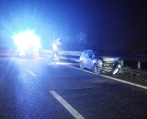Alessandria: 32enne esce di strada e finisce contro il guard rail