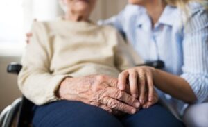 “Caregiver familiari, il pilastro nascosto del welfare: sfida che riguarda Alessandria”