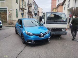 Alessandria: scontro all’incrocio tra via Caselli e via Ferraris, un ferito lieve