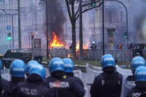 Scontri a Torino, il Pd: “Violenza inaccettabile. Solidarietà alle forze dell’ordine e ai giornalisti”