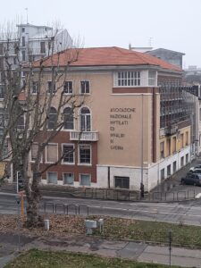 Alessandria, nuovo murale per la Casa del Mutilato: rivivono Borsalino e Pista