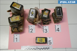 Alessandria, sequestrati 3,5 chili di hashish: due misure cautelari eseguite dalla Polizia