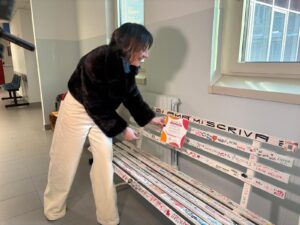 “Chi si ama mi scriva”: inaugurata la Panchina dell’Amore all’Infantile di Alessandria