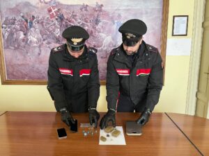 Tortona: arrestato pusher, denunciato il complice e 2 etti di droga sequestrati