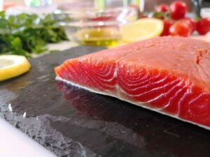Proprietà del salmone: benefici nutrizionali e salute