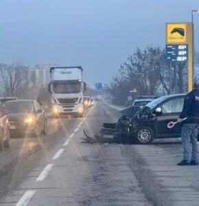 Spinetta Marengo: schianto lungo il rettilineo, due feriti e traffico rallentato