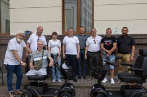 Alessandria, bandiera e silenzio per l’Ucraina