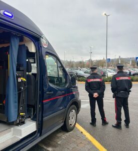 Furto al Serravalle Outlet: arrestata donna con borsa schermata