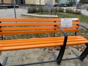 Frascaro inaugura la panchina arancione contro la violenza sulle donne