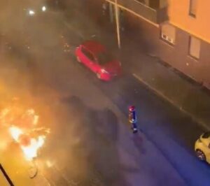 Alessandria: via Righi, cassonetti dell’immondizia in fiamme nella notte