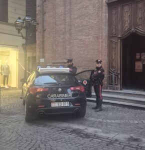 Cade dal tetto della chiesa di via San Lorenzo, è grave. Parlano i sindacati