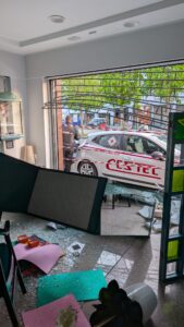 Valenza, assalto nella notte: auto-ariete contro la gioielleria, banditi in fuga col bottino