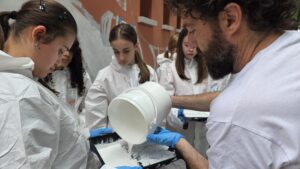 Street art e studenti, il progetto “beretrasparente” racconta l’acqua