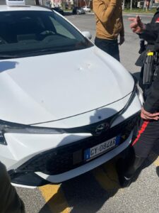 Alessandria, il taxi preso a sassate vicino alla stazione