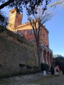 Uviglie, un castello con la “clinica anti età”
