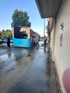 Alessandria, rotta tubatura in via Vittime delle Foibe. Senz’acqua tre strade, disagi nei sobborghi