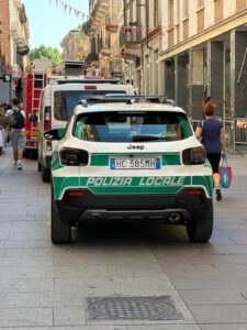 Alessandria: cadono lastre di marmo in corso Roma, nessun ferito