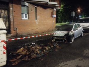 Alessandria: incendio nella notte, a fuoco cassonetti. Danneggiata vettura