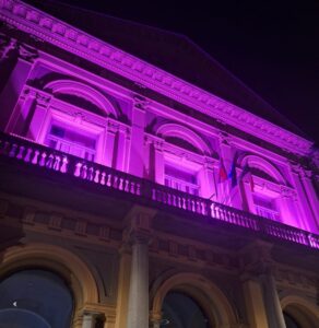Aou Al illuminata di magenta per la Giornata Mondiale dell’Esofagite Eosinofila