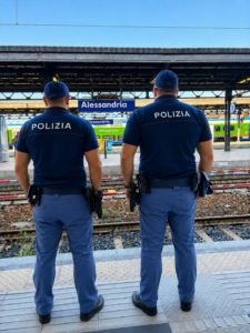 Alessandria, furto su un treno regionale: arrestato il presunto autore dalla Polfer