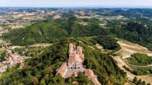 Cammini Divini, tra boschi, vigneti e panorami: torna il trekking attorno al Santuario di Crea
