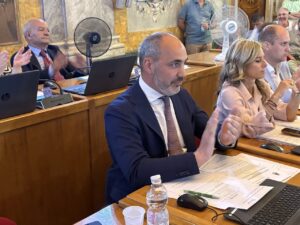 Merlino è l’uomo chiave del primo consiglio comunale di Valenza
