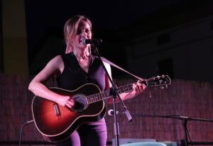 Rivarone applaude Violante Placido. E stasera… Jannacci