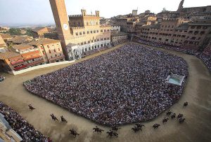 Quali sono i principali palii di agosto in Italia (e perché vanno visti)