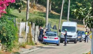 Anziano colto da malore, muore mentre guida